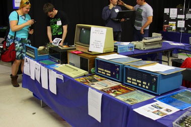 復古風潮席卷美國計算機展，老款蘋果產品與新式維修服務同臺受捧